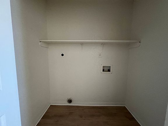 5th image of 2909 Cantabrian Dr APT B