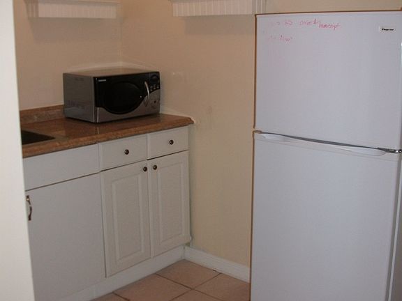5th image of 948 Francis St