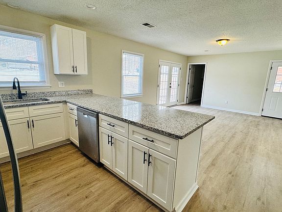 5th image of 205 Gregg St