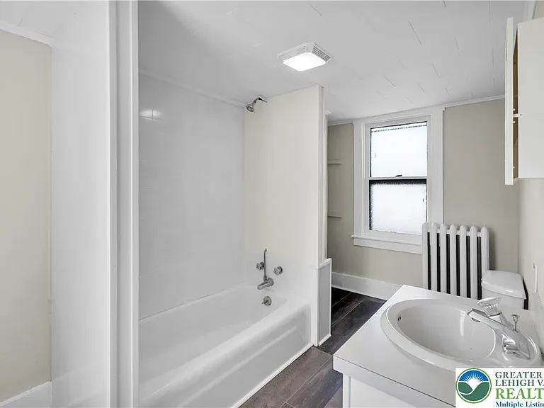265-267 E Bertsch St #4 — Photo 15