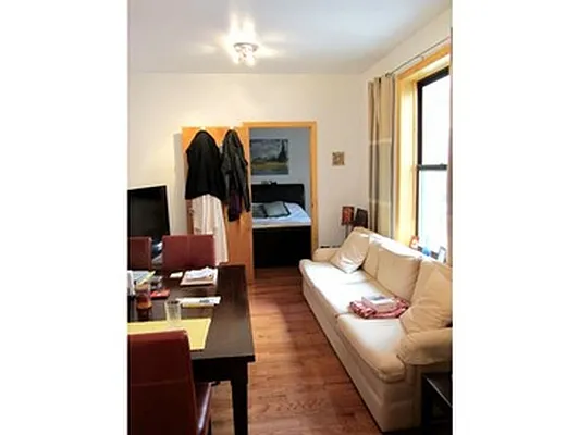 Rented by MCR Realty | media 15