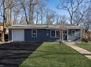 123 Jefferson Trl, Hopatcong, NJ 07843