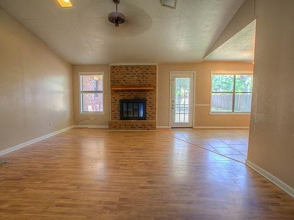 5th image of 1105 Austin Ave