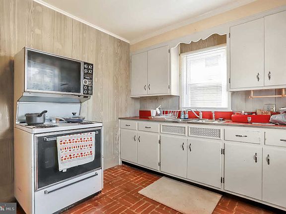 4th image of 345 Radcliffe Ave
