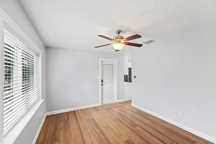 9605 N Edison Ave — Photo 5