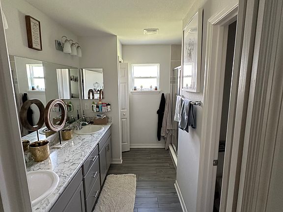 4th image of 122 Eagle Summit Dr