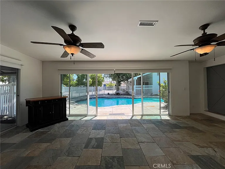 5710 Jumilla Ave — Photo 8