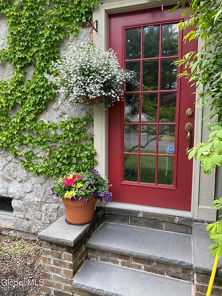 5th image of 21 Roweland Avenue