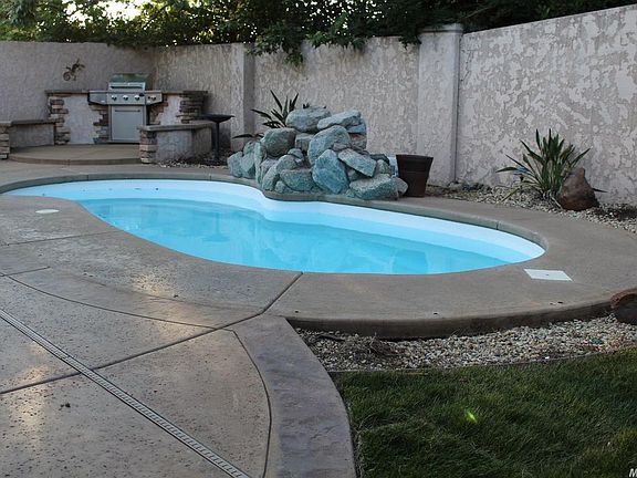 3rd image of 583 Hillswick Cir