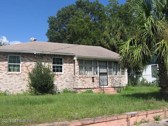 2nd image of 1943 College Cir S