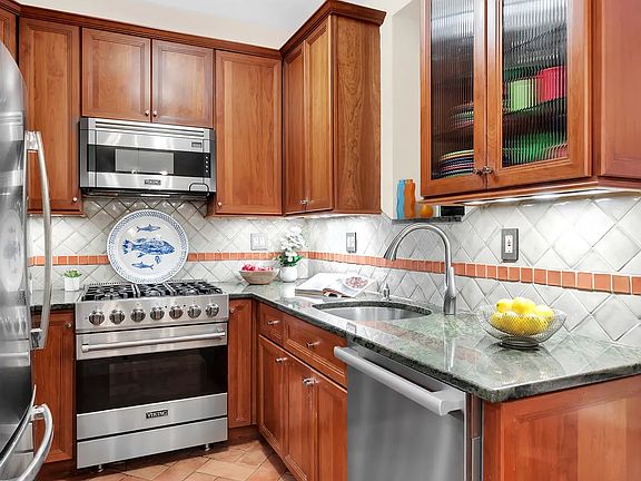 5th image of 315 W 99th St APT 2B