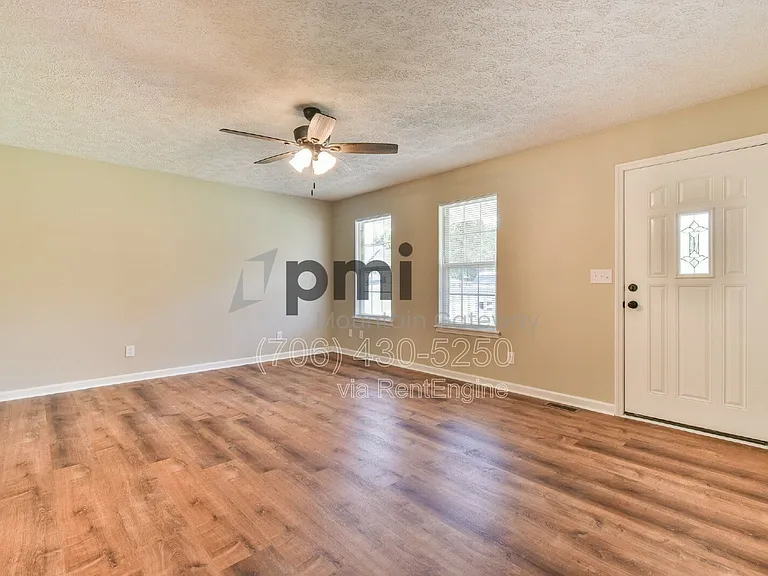 138 Sunset Oaks Dr — Photo 3