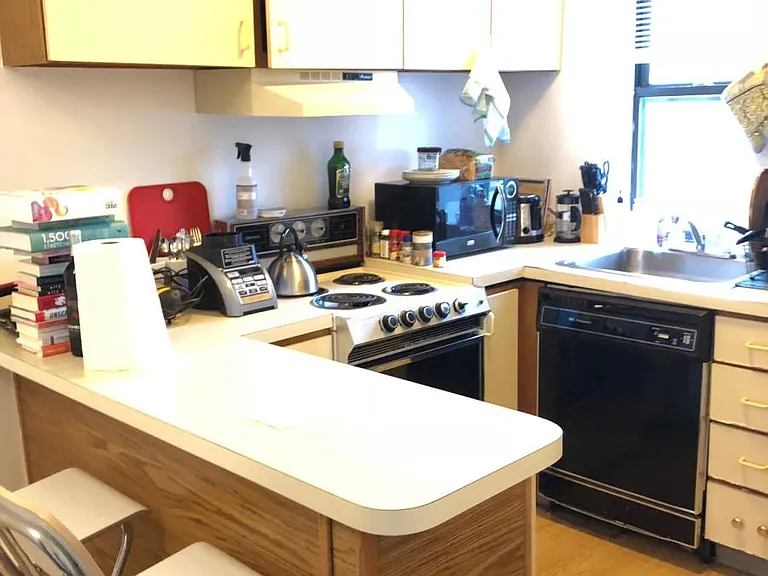 842 Beacon St #3 — Photo 6
