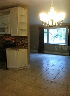 3rd image of 584 N Division St