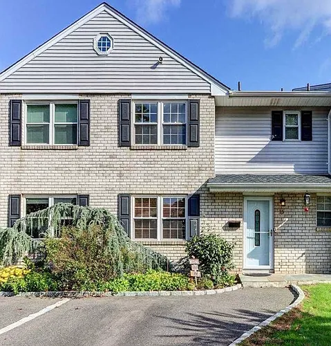 15 Manors Dr Photo 1