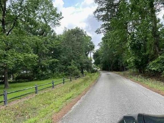 Exterior Neighborhood (street photo)