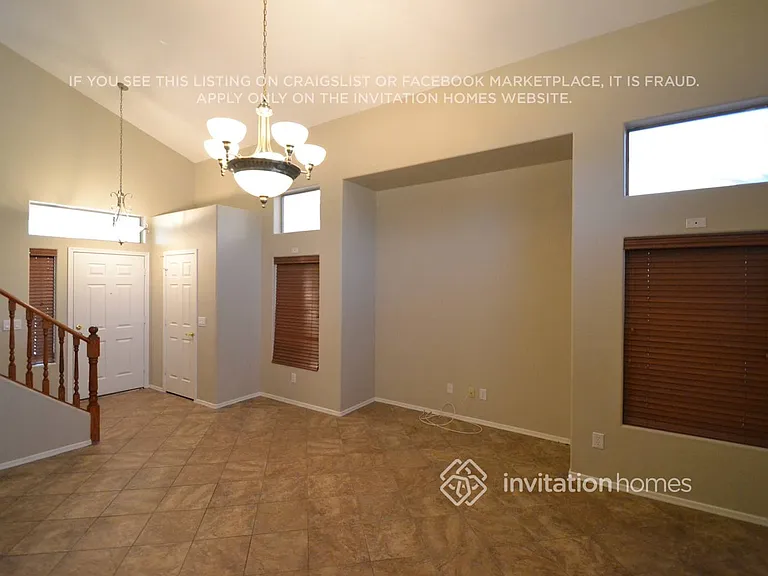 5605 S 51st Dr — Photo 2