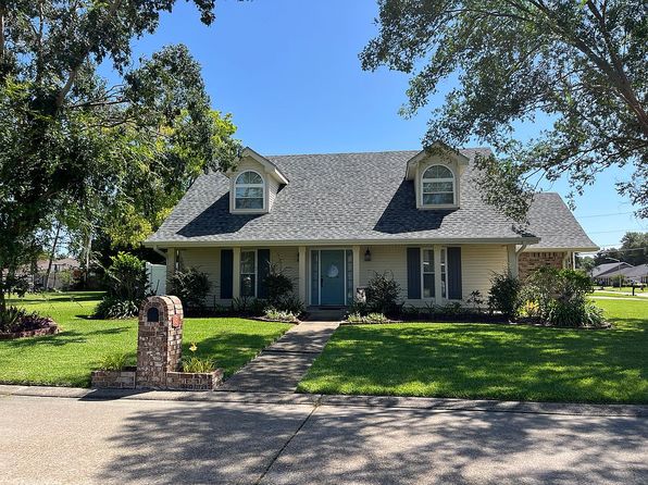 226 Meadows Dr