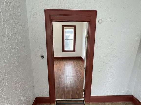 4th image of 298 Winslow Ave #2