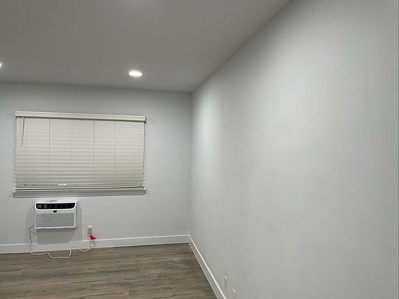 5th image of 14533 Dickens St #14535-1/2