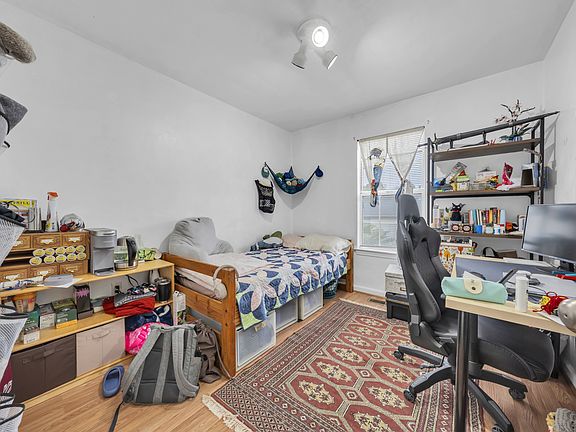 5th image of 854 Patrick Henry Dr #1