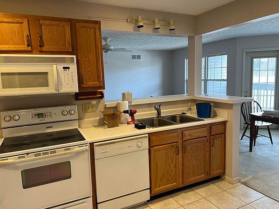 3rd image of 6951 Parkview Dr
