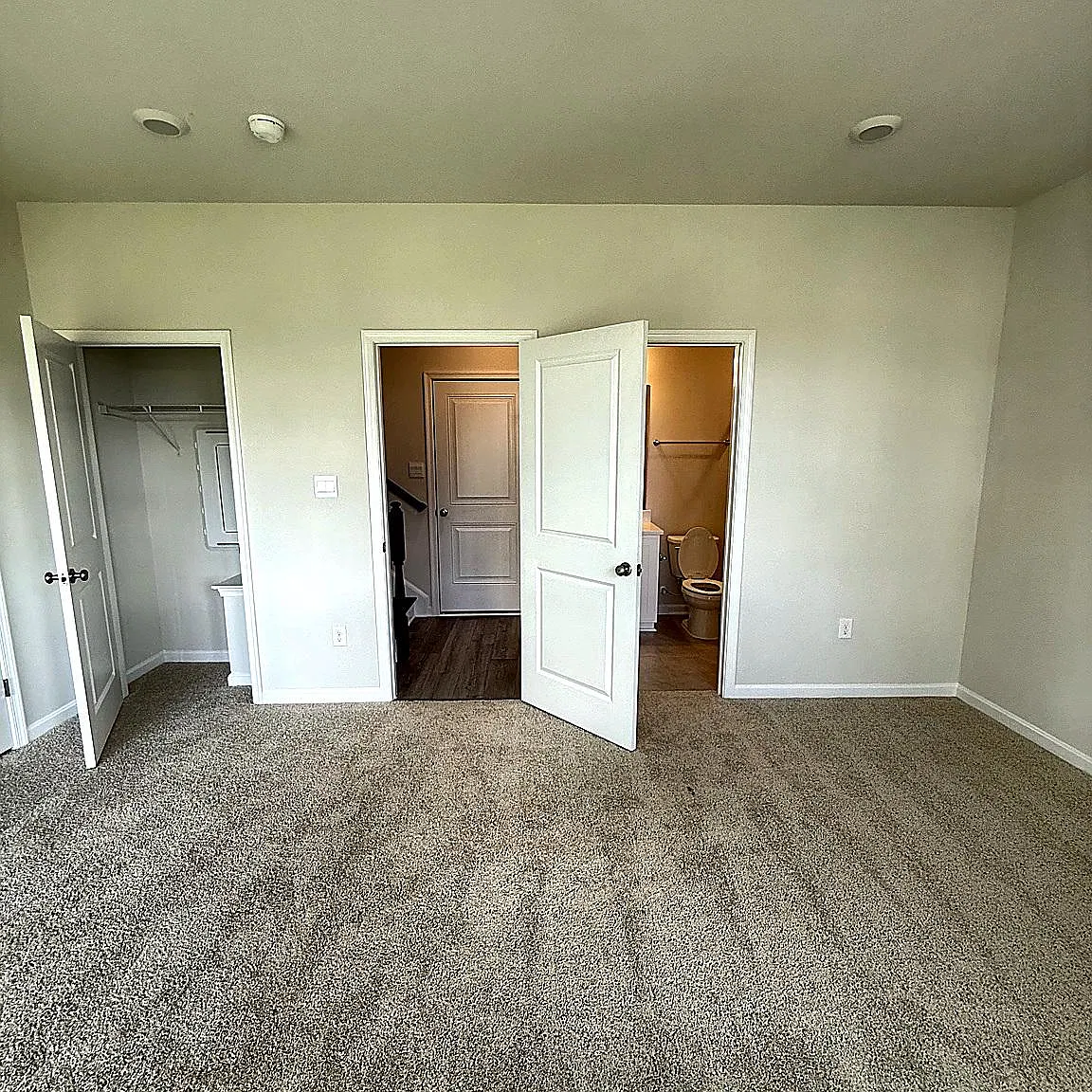 4 bed, 3.5 bath, 2280 sqft, $3,200 — Photo 3