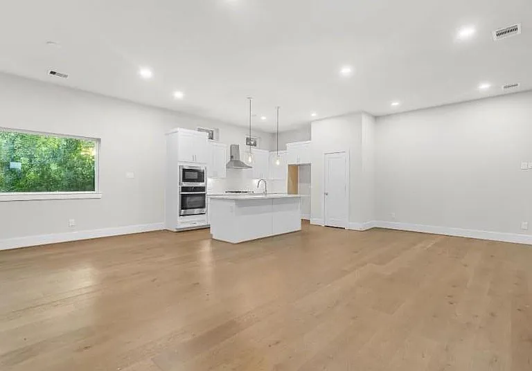 836 Fisher St #D — Photo 8
