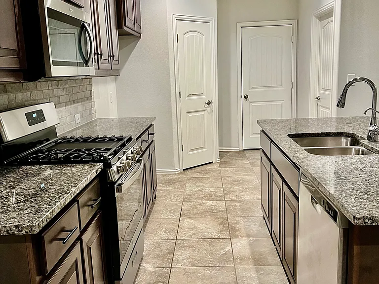 1318 Madrone Ave — Photo 3
