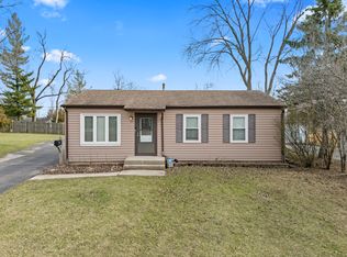 25 McCabe Dr, Streamwood, IL