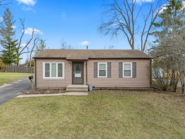 25 McCabe Dr, Streamwood, IL 60107