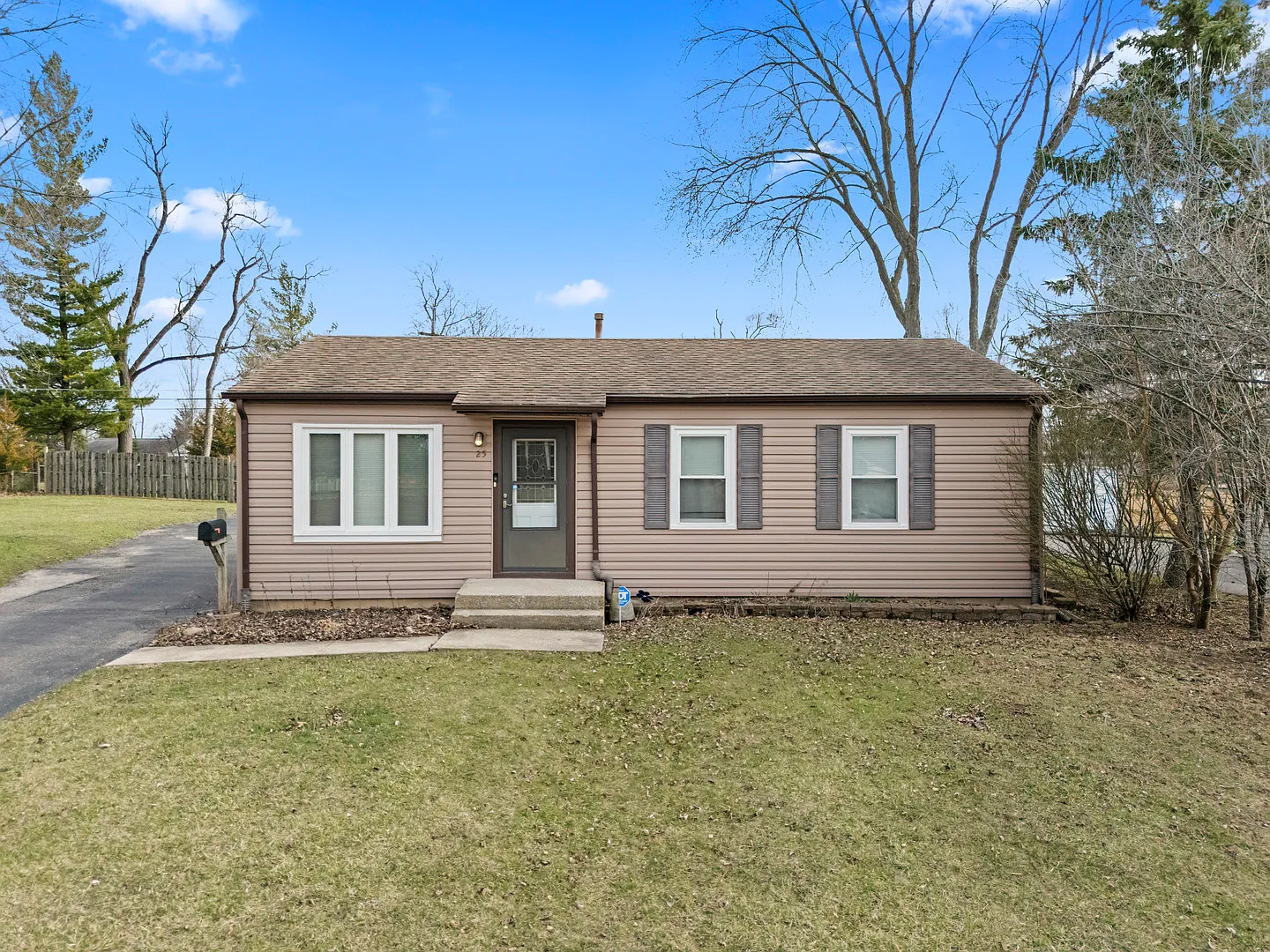 25 McCabe Dr photo 1