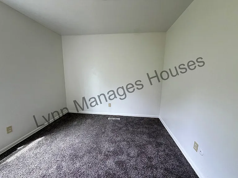 611 W 5th St — Photo 6