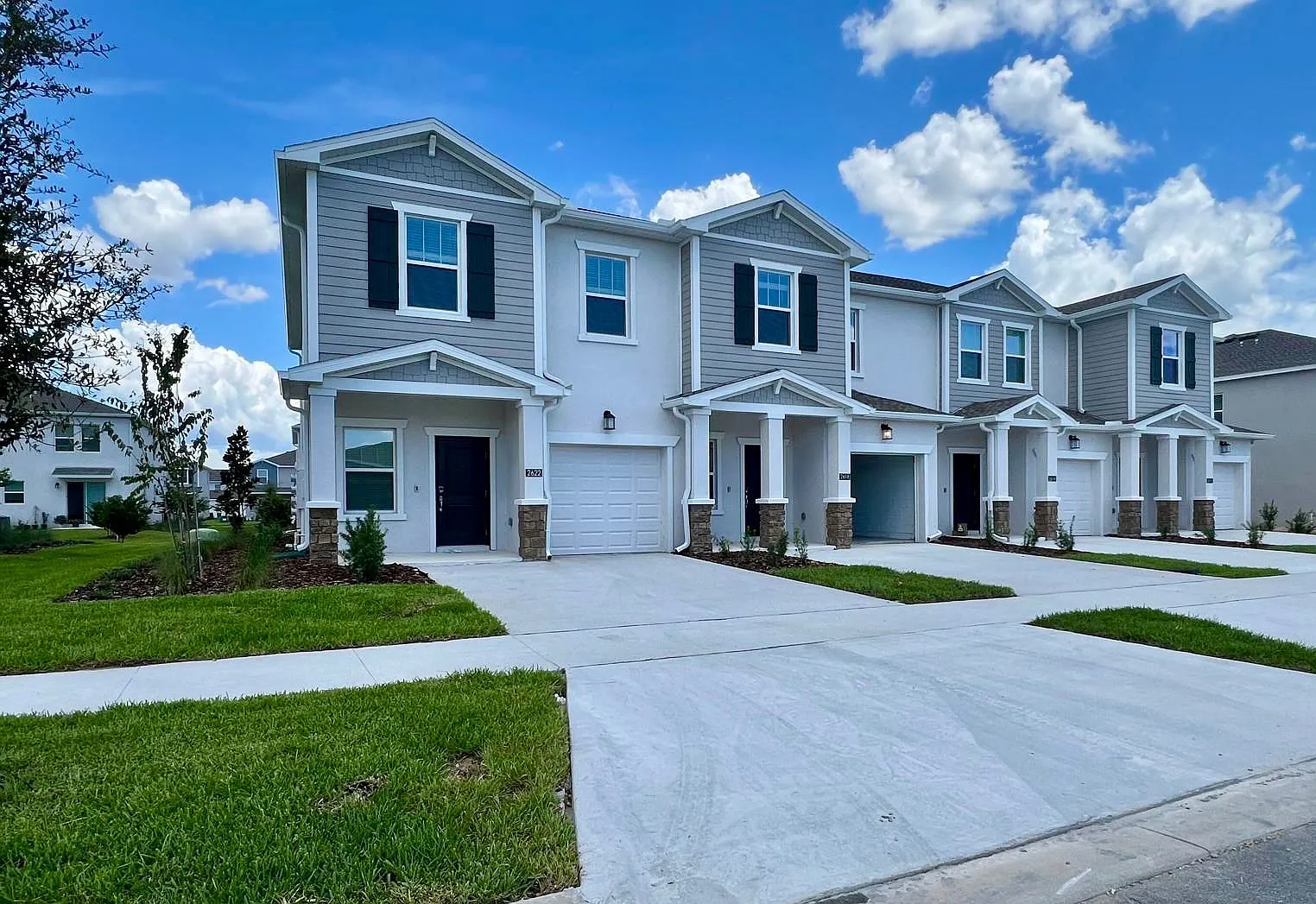 3 bed, 2.5 bath, 1873 sqft, $2,390 — Photo 2