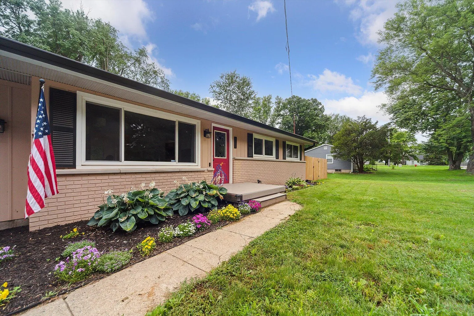 317 Circle Dr photo 1