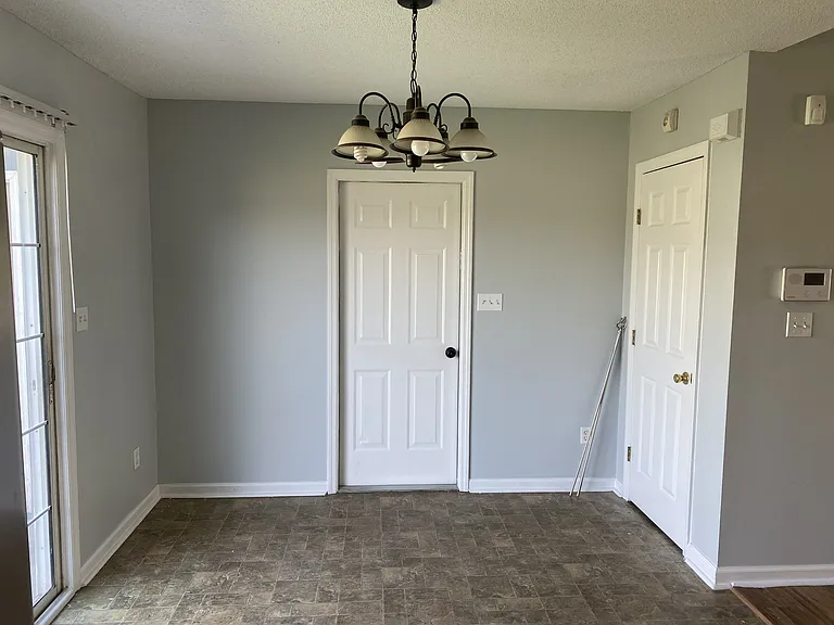 105 Foxtrail Dr — Photo 3