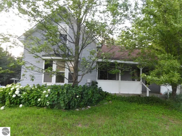 7439 E 22 1/2 Rd, Manton, MI 49663