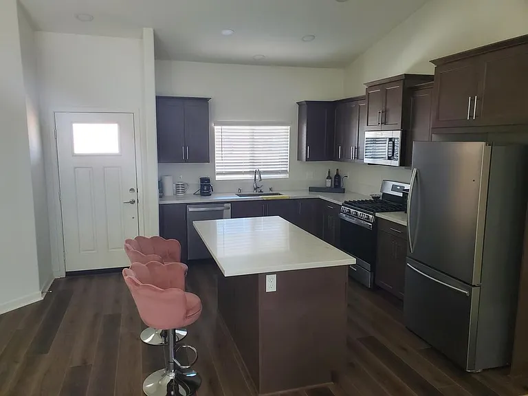 2398 Jackson Ct — Photo 4