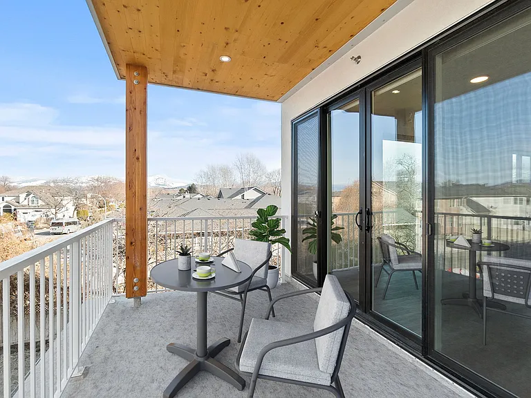 3795 Lakeshore Rd — Photo 40