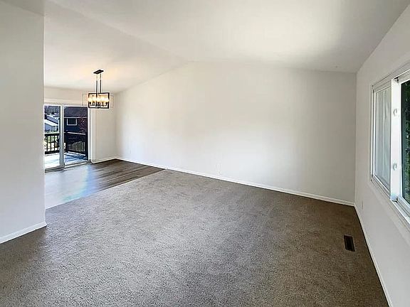 5th image of 14226 E 143rd Ln