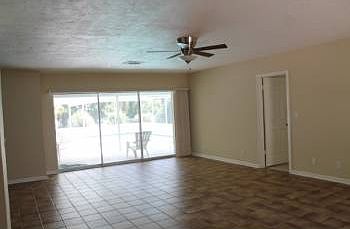 5th image of 1110 Larchmont Dr