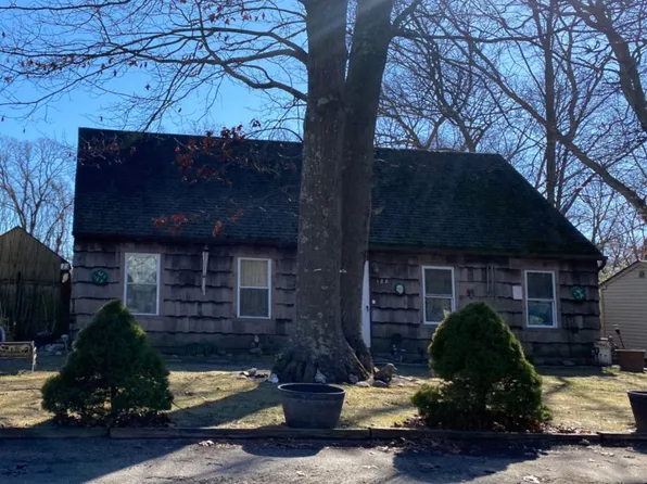 188 Mastic Blvd, Mastic, NY 11950