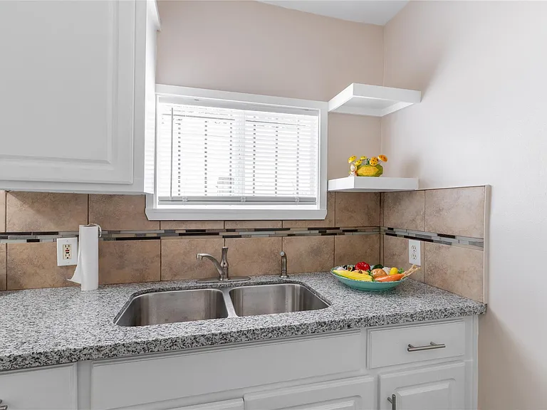 307 N Live Oak St #2 — Photo 16