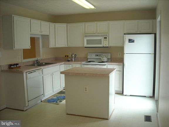 2nd image of 1408 Meadow Dr
