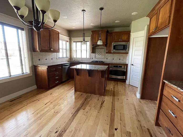 644 N Senora Way — Photo 9