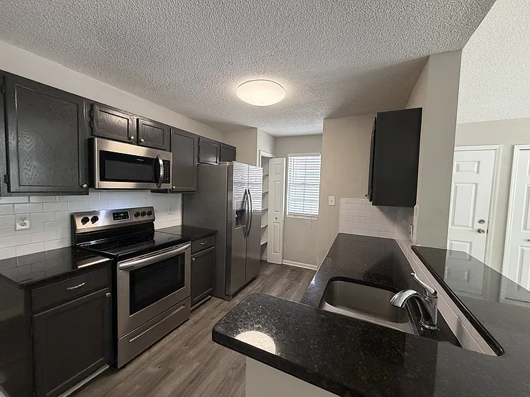 1101 Sandy Lane Dr — Photo 10