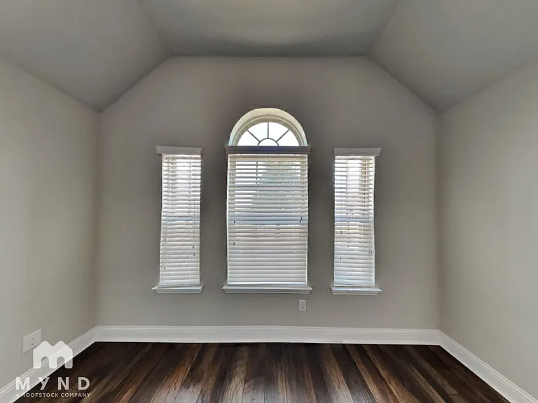 523 Pineview Dr — Photo 12