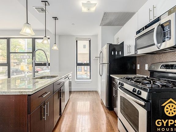 3rd image of 176 Scholes St APT 1A
