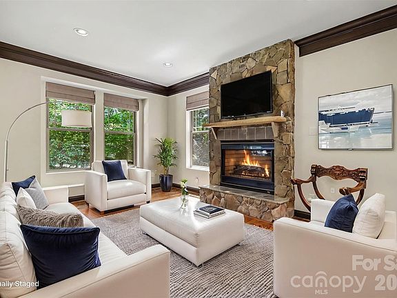 3rd image of 4824 Pimlico Ln