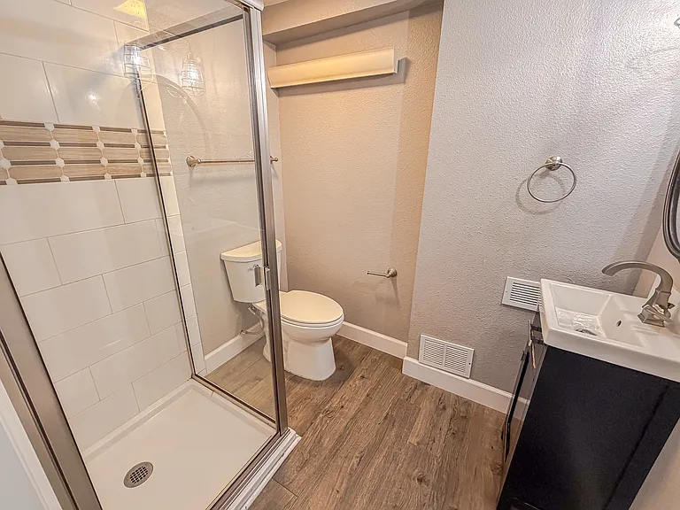 1813 Cheyenne Pl Unit B Bathroom
